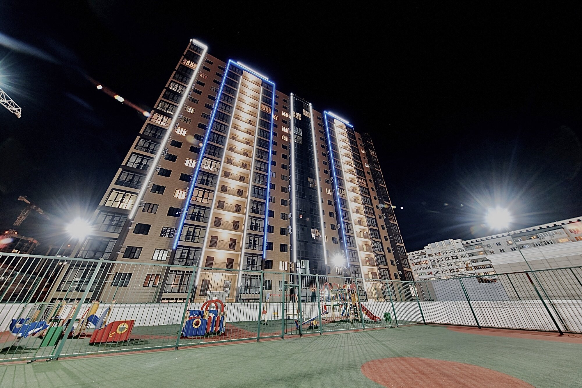 Фото LetoApart на улице Энгельса 95