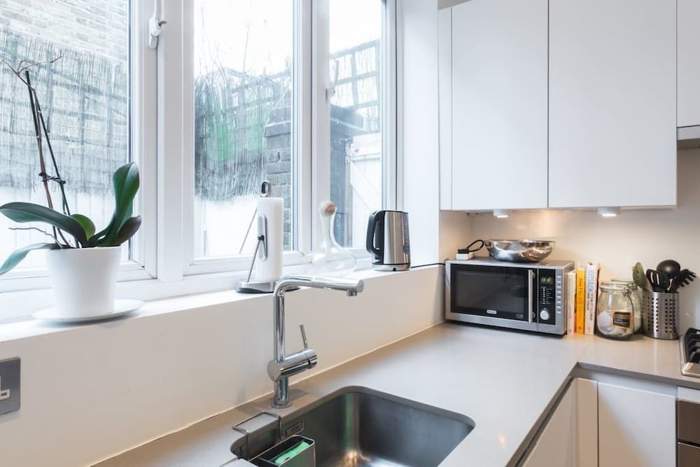 Фото Modern stylish and luxurious 1 bed flat