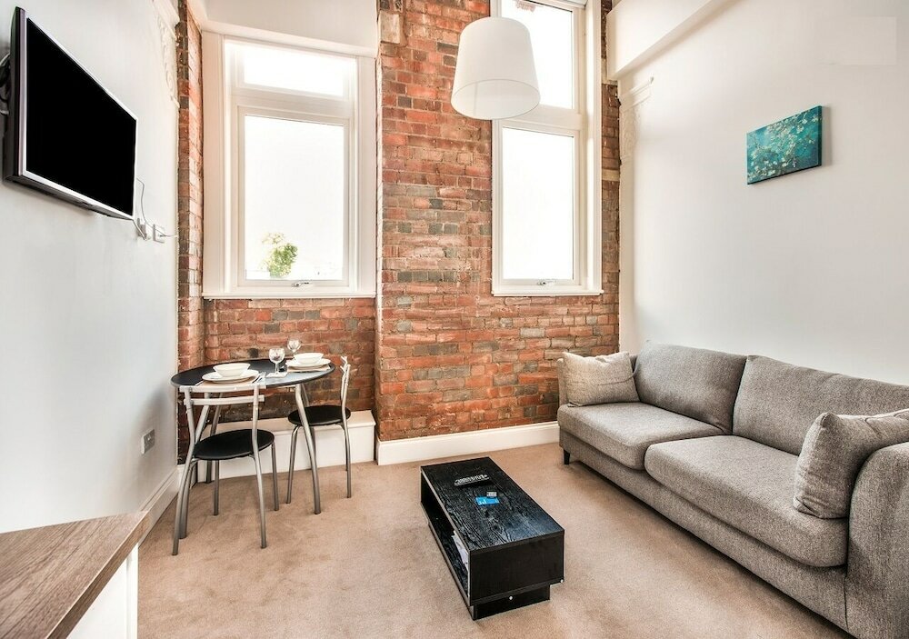 Фото Grand 1 Bed View & Parking by Opulent