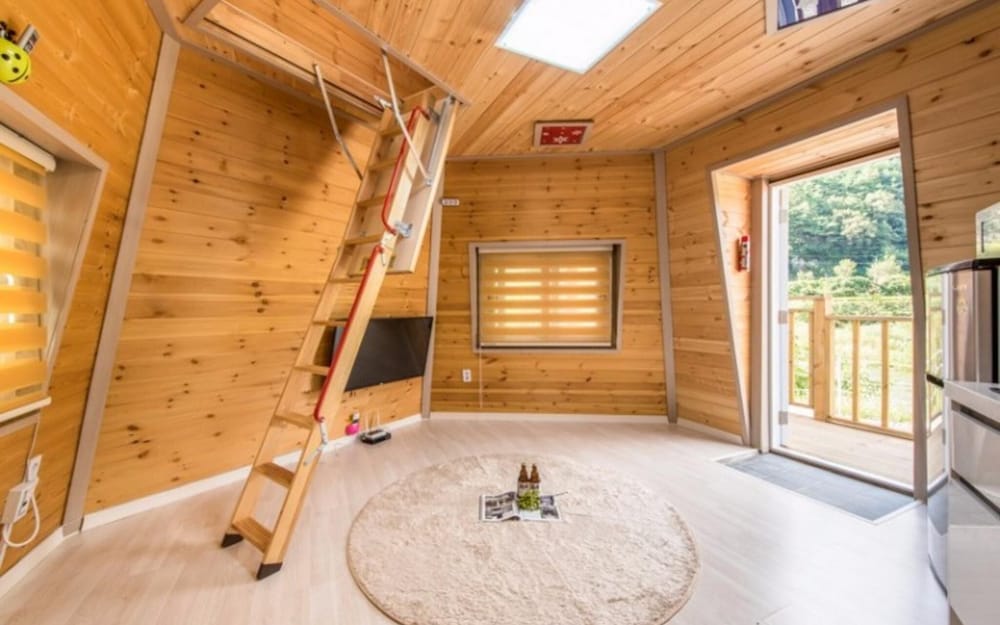 Фото Geochang Windmill Village Pension