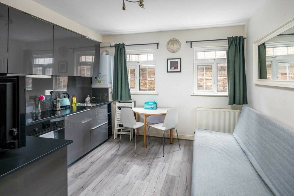 Фото Contemporary 2 Bedroom Apartment in Angel