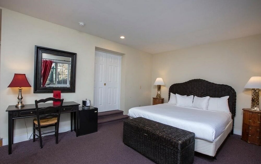 Фото The Raven Resort