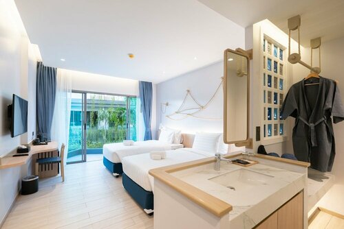 Гостиница Panwaburi Beachfront Resort на Пхукете