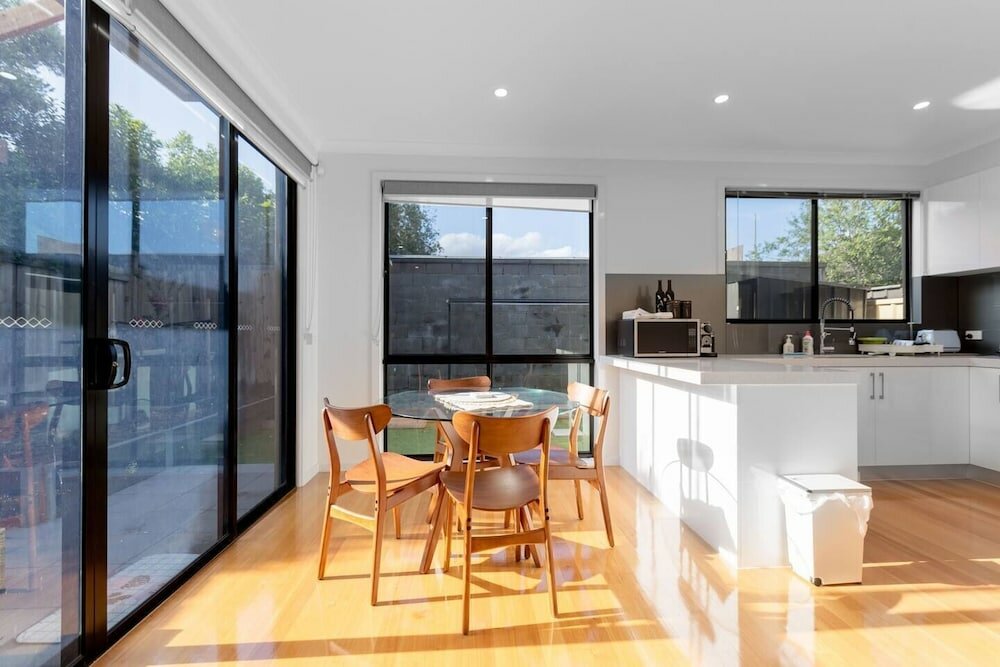 Фото Impressive & Spacious new Townhouse@preston