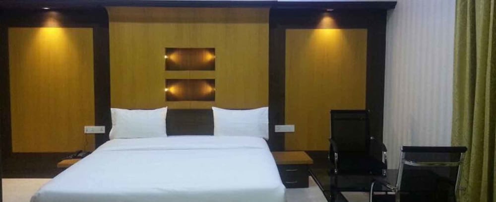 Фото Iroomz Hotel Sr Grand