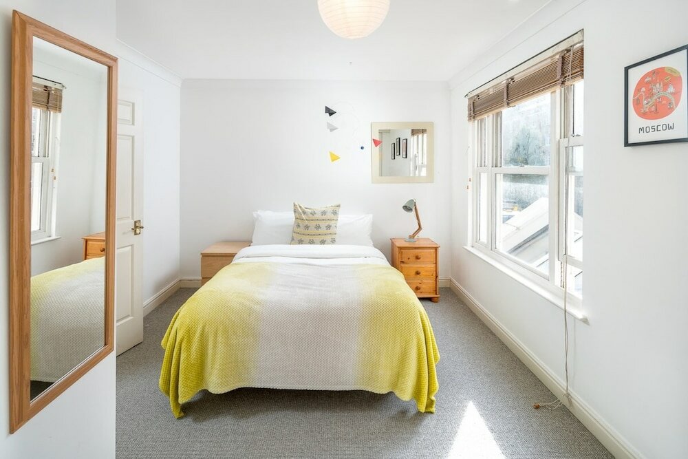 Фото 3 Bed House, Sleeps 8 - Near St Pancras