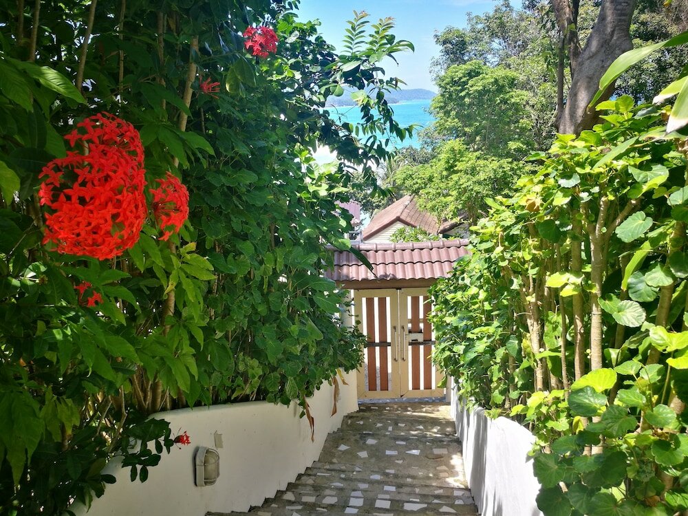 Фото On The Hill Karon Resort