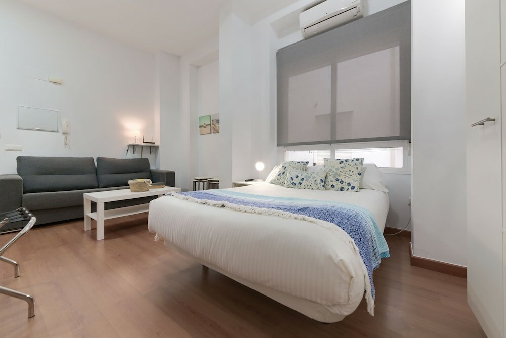 Фото Holidays2Malaga City Center Apartments