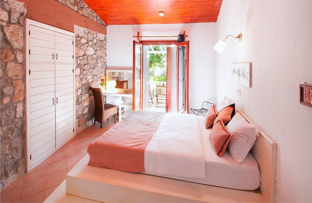 Фото Nautical Hotel