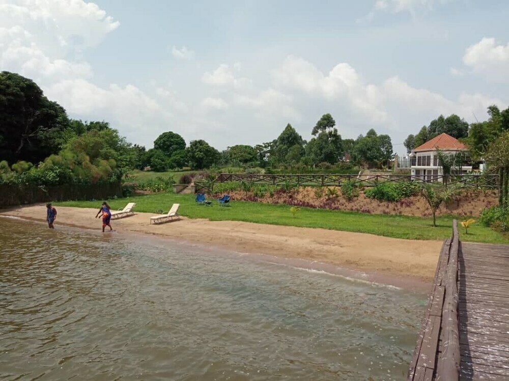 Фото Kaazi LakeFront Villas