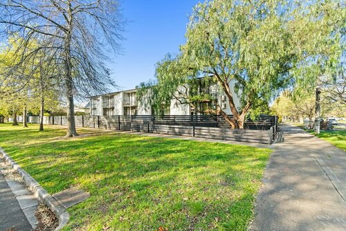 Гостиница Peppertree Apartments в Сейле