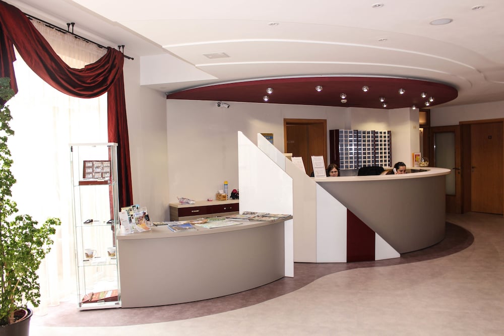 Фото Granada Konferencia Wellness Sport Hotel