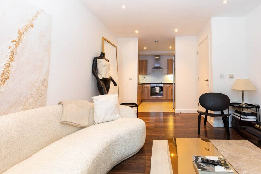 Фото Stylish and Central 1 Bedroom Flat in Fitzrovia