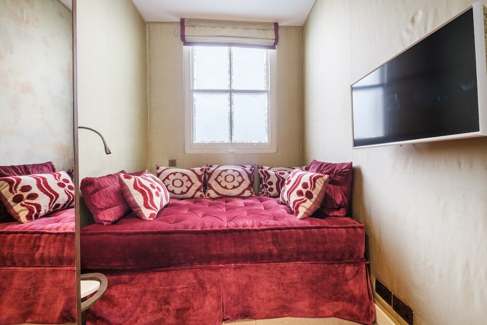 Фото Luxury Home with 3 Bed 2 Bath in London