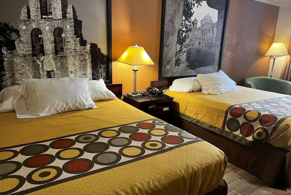 Фото Super 8 by Wyndham Houston West Katy