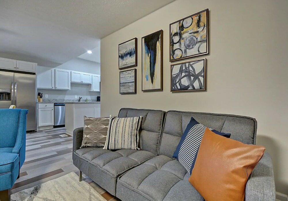 Фото Spacious 6br/3ba House w Parking! Sleeps 20!