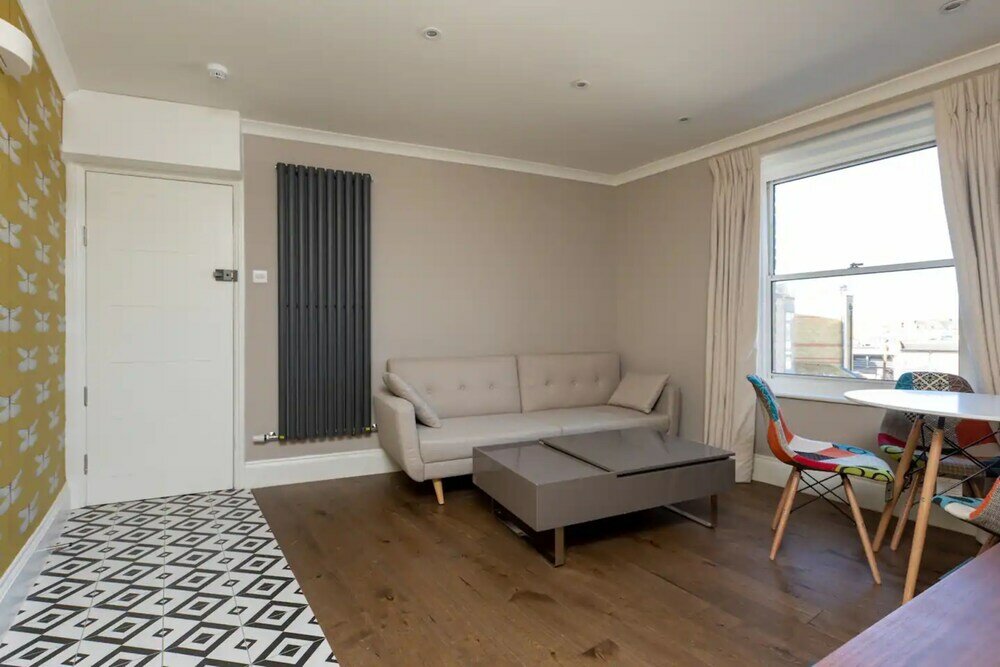 Фото Spacious & Pristine 2bd Flat - Balham