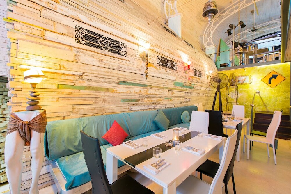 Фото Barefoot Hotel Kalim Beach Front