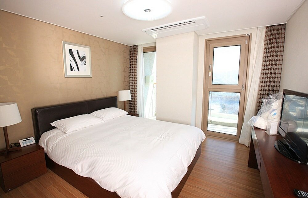 Фото High1 Condominium