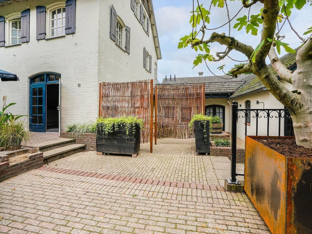 Фото Modern Holiday Home in Grubbenvorst near River Maas