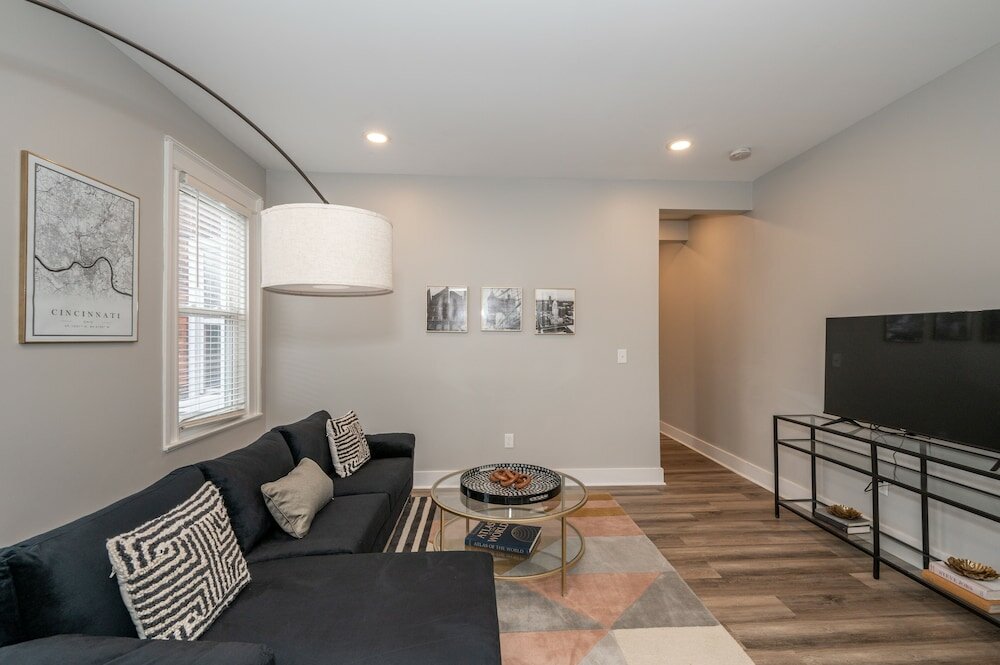 Фото The Luxe Spot Suites