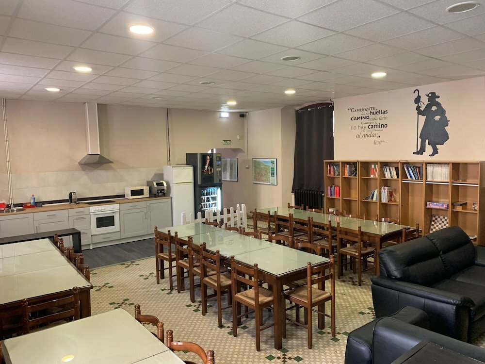 Фото Albergue La Estación - Hostel