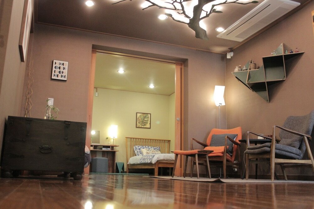 Фото Slow Tree House Hongdae - Caters to Women