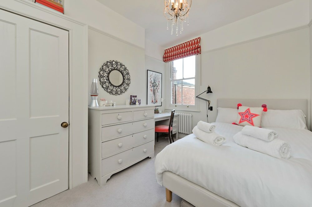 Фото Interior Designed House With Garden in North West London by Underthedoormat