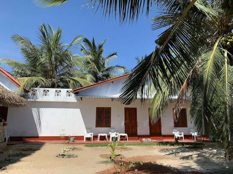 Гостиница Palm view inn-Nilaveli