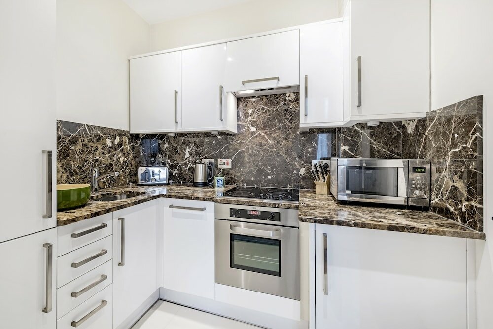 Фото 130 Queen's Gate Apartments