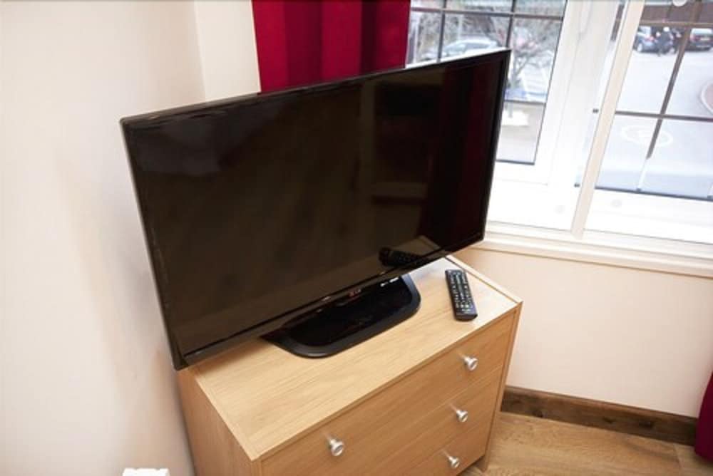 Фото Victoria Centre Apartments & Annexe