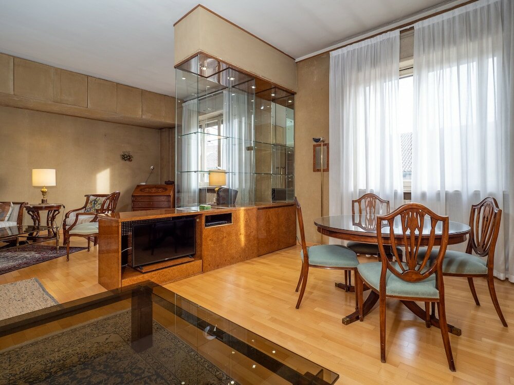 Фото Elegant Flat in Milan's Heart