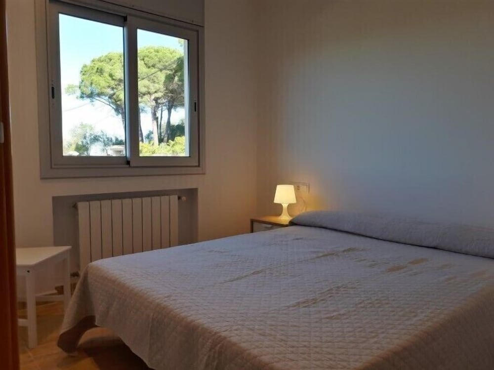 Фото Chalet con piscina y vistas a 10min de la playa de Blanes