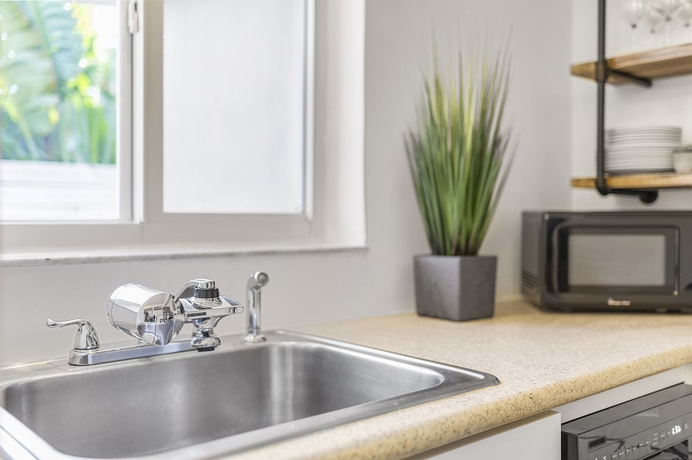 Фото Alani Bay Premium Condos