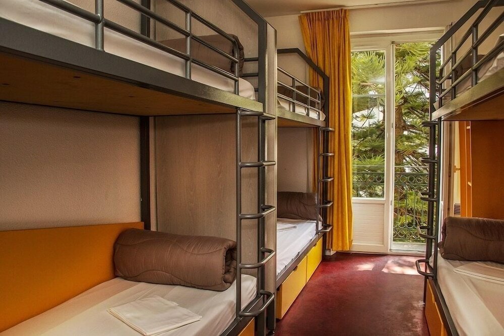 Фото Auberge de Jeunesse Hi Nice - Les Camélias