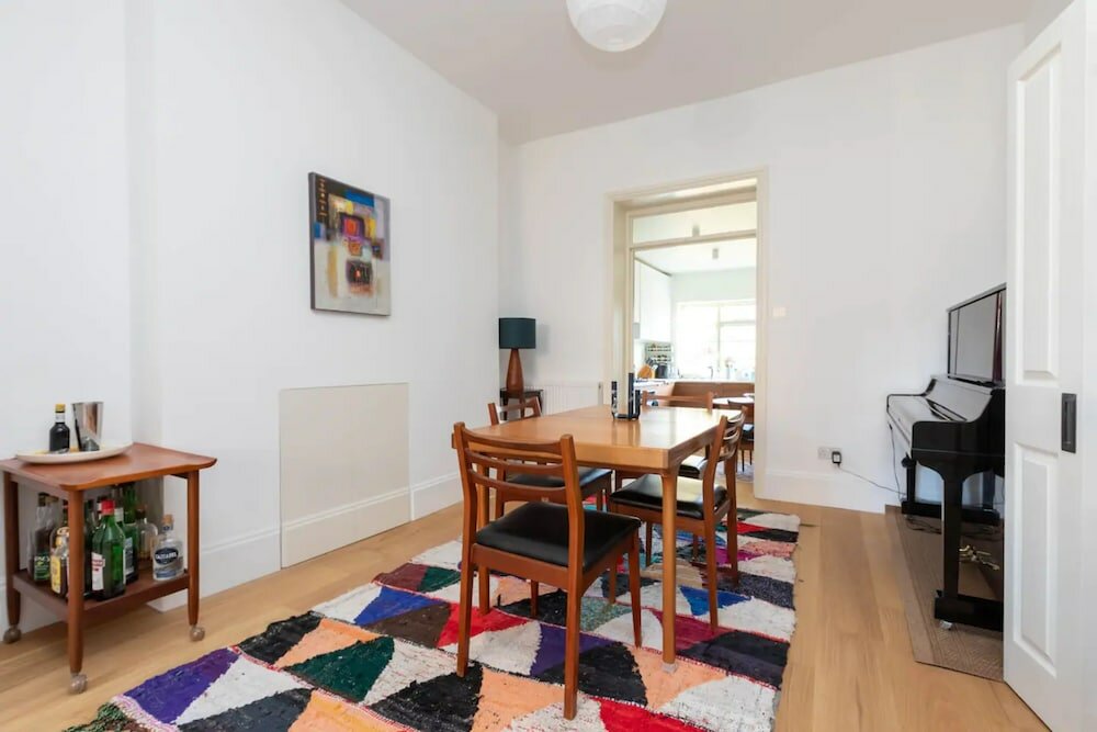 Фото Spacious and Bright 2 Bedroom Flat in Kentish Town