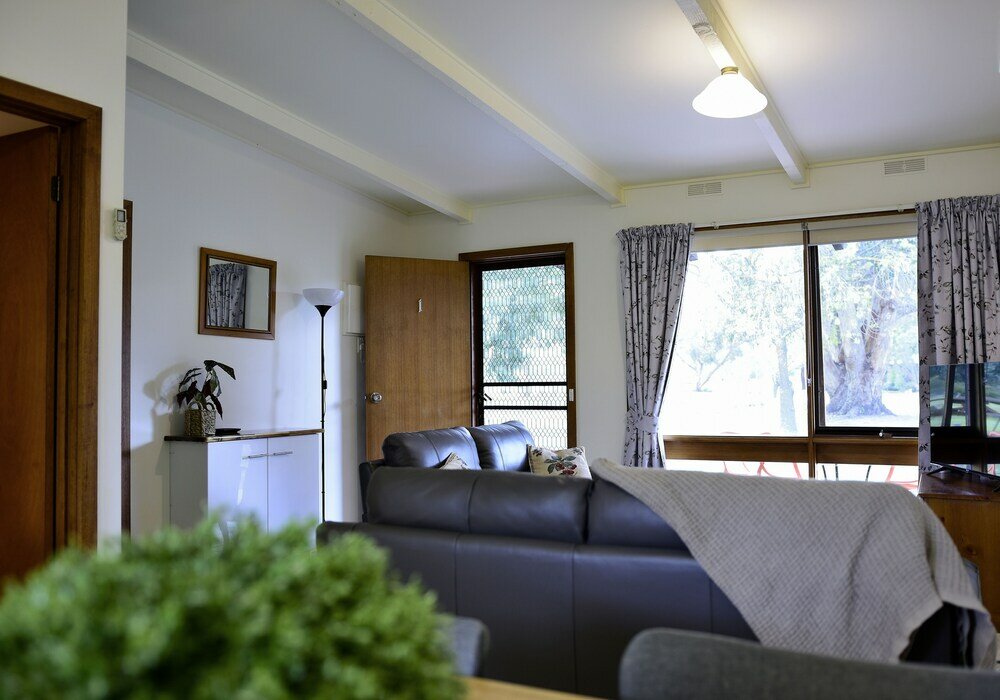 Фото Halls Haven Holiday Units