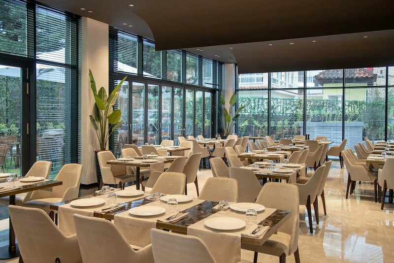 Гостиница Hotel Elisa Tirana, Affiliated by Meliá в Тиране