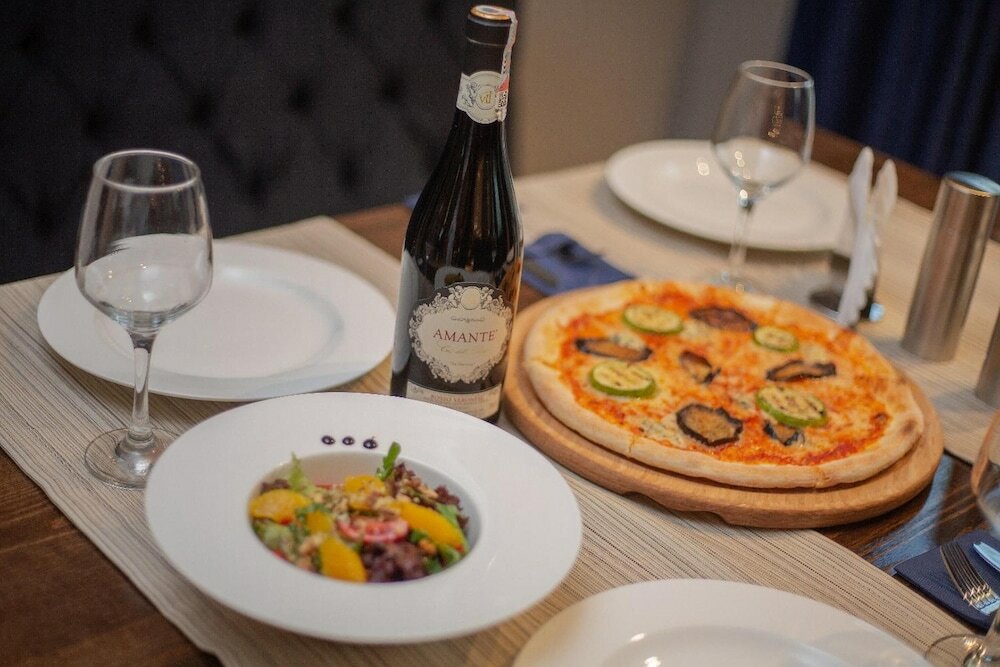 Фото B Hotel Bishkek