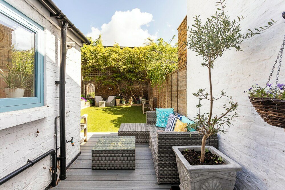 Фото Charming Georgian Country-style Cottage