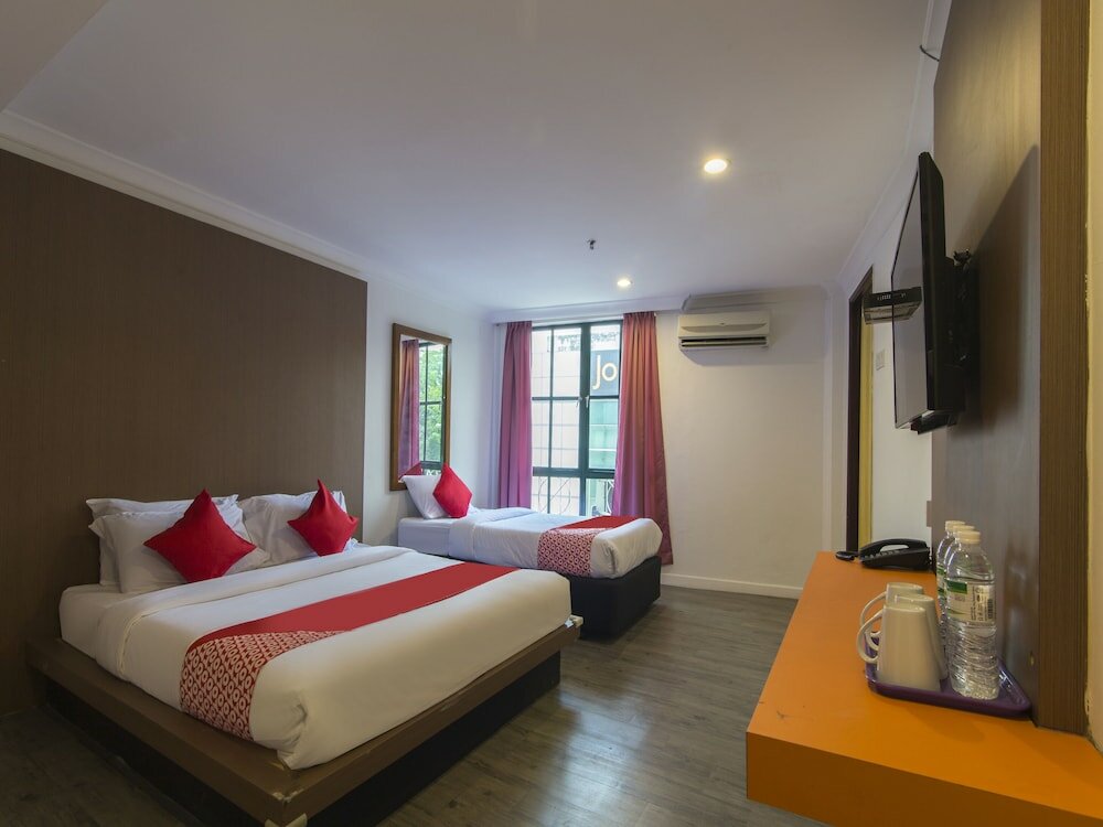 Фото Oyo 1045 Azimuth Hotel
