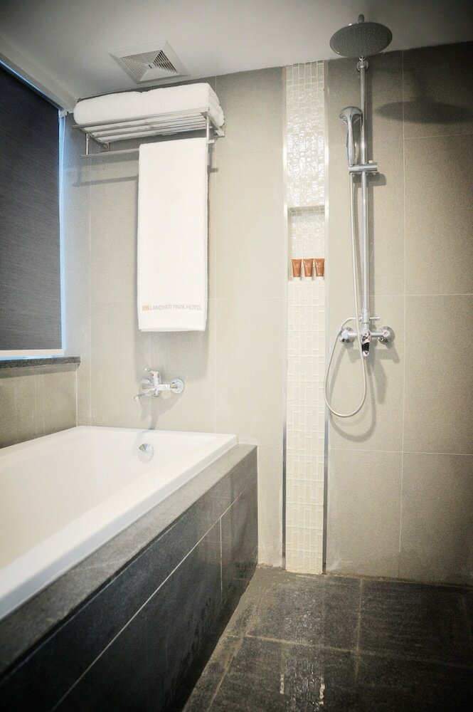 Фото Chongqing Landyatt Park Hotel