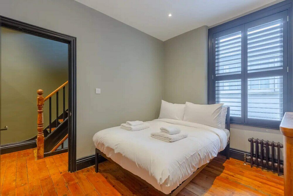Фото Inviting 4bd With Private Patio - Bethnal Green
