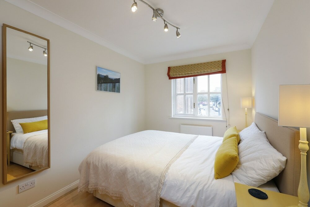 Фото Altido Calm 2br Apt w Parking & Patio, near London Eye