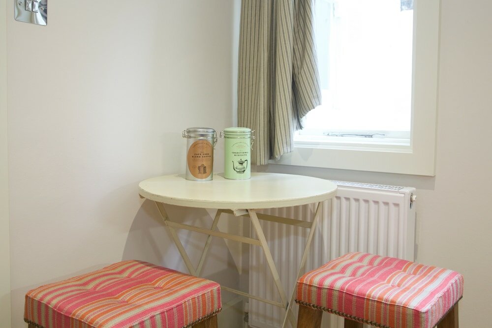 Фото 1 Bedroom Apartment near Kings Road