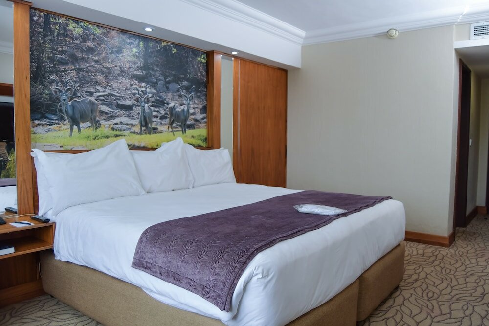 Фото Monomotapa Hotel