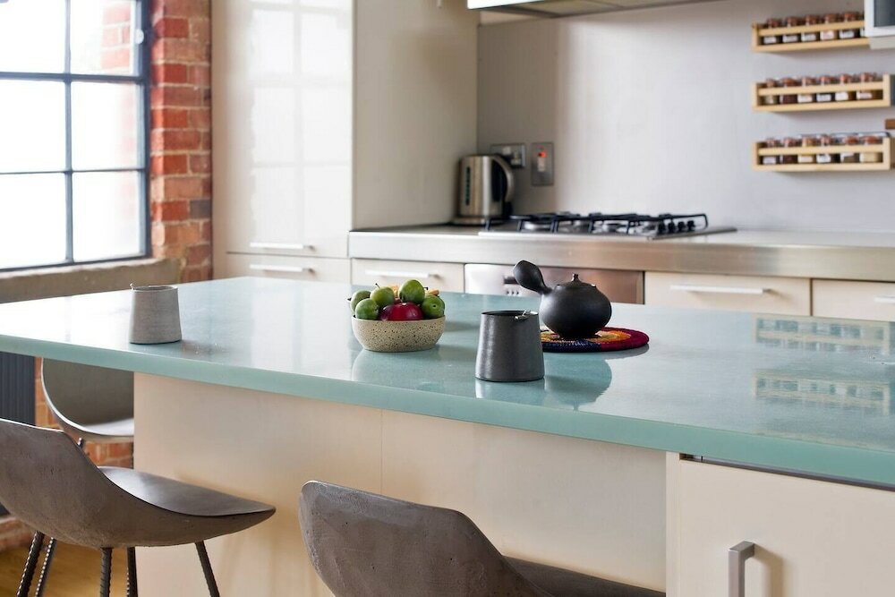 Фото Unique & Vibrant 1-bed Loft With Roof Garden