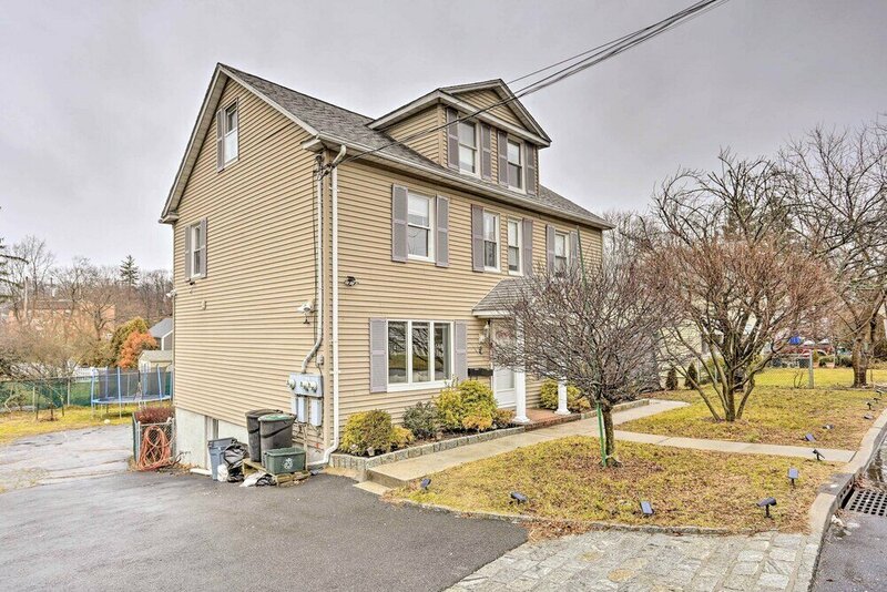 Гостиница Charming Mamaroneck Home ~ 22 Mi to Manhattan