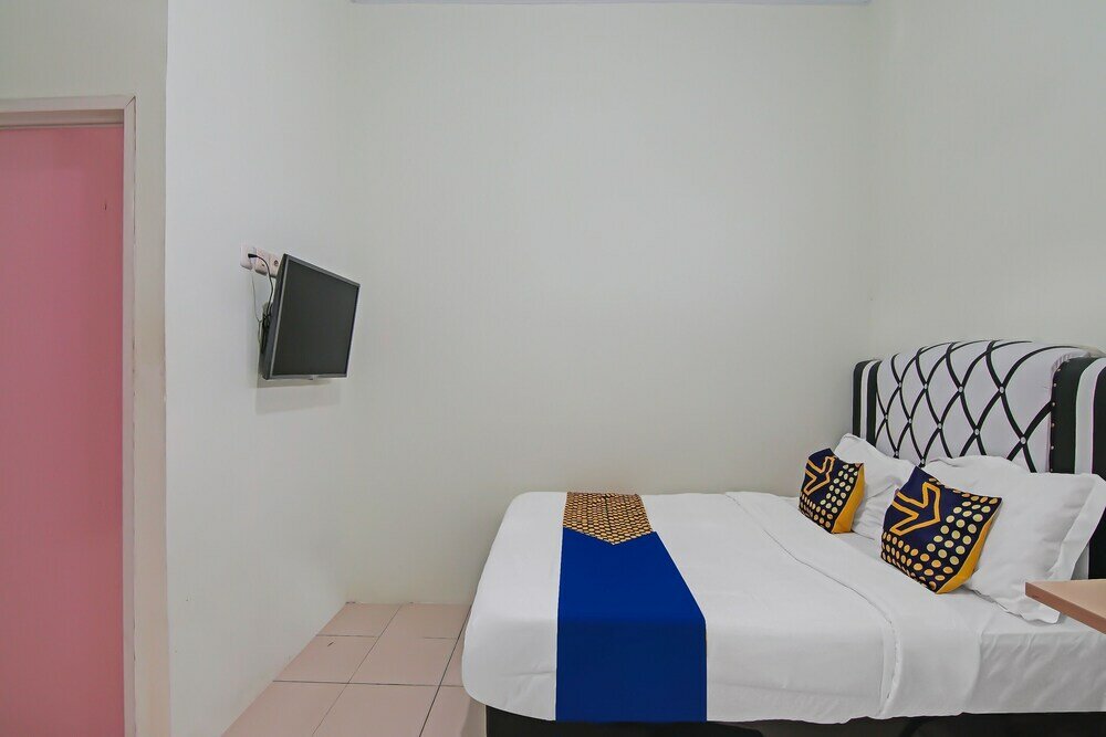 Фото Spot On 92093 Feri Homestay