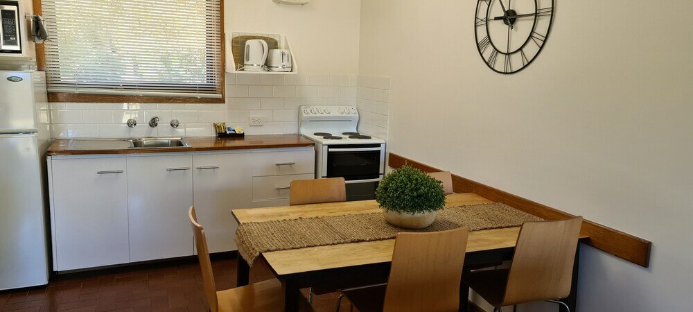 Фото Halls Haven Holiday Units